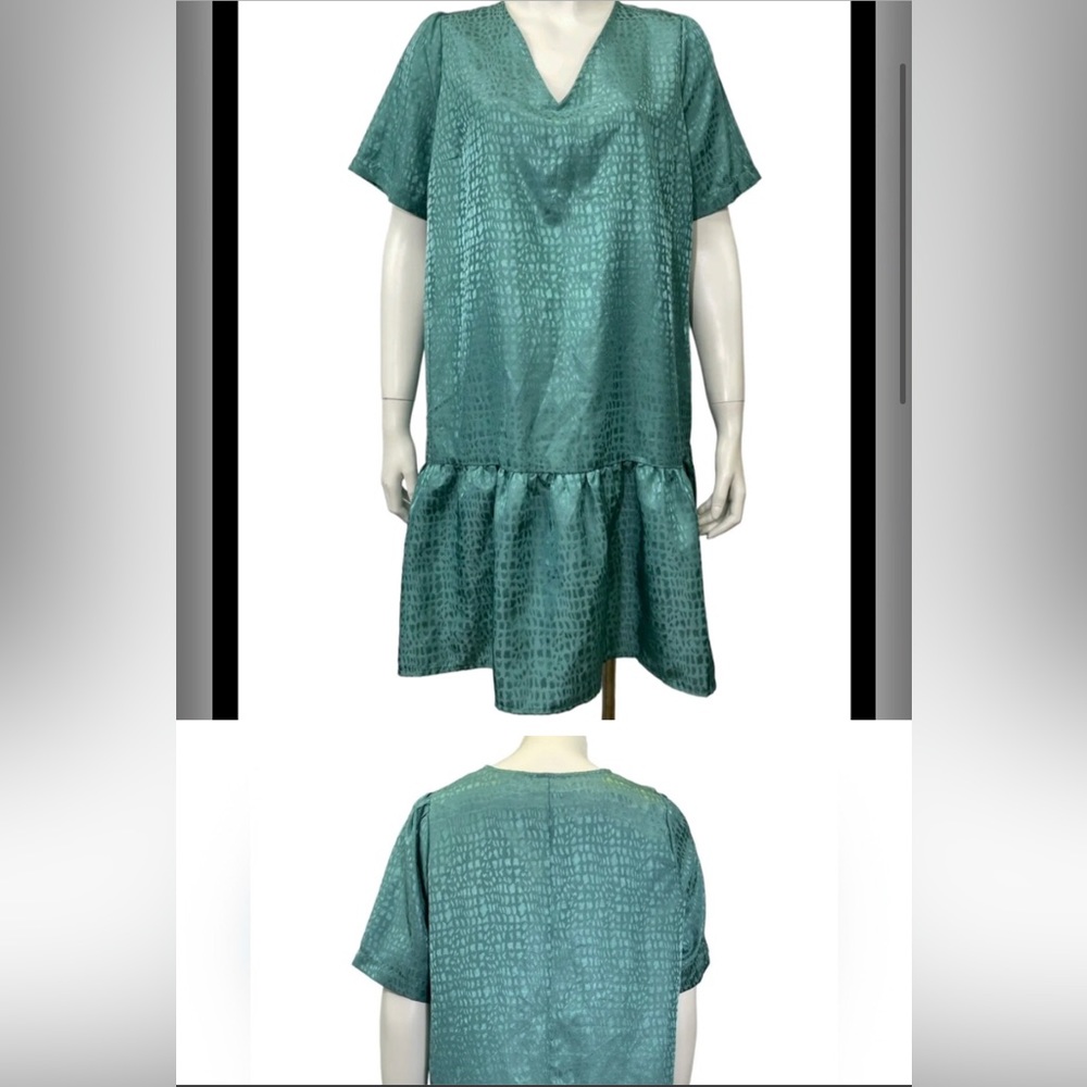 Beautiful teal snakeskin style dress